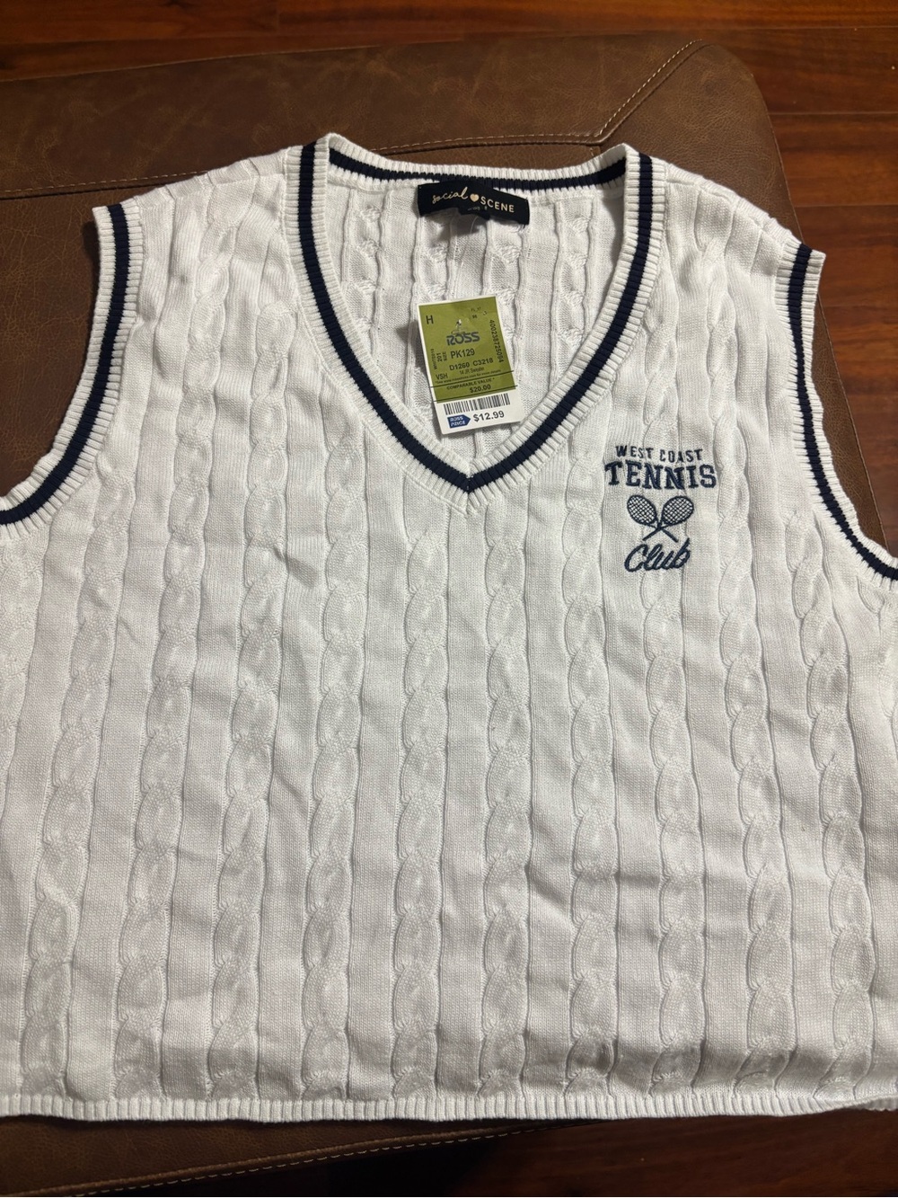 West Coast Tennis Club White V-Neck Cable Knit Sweater Girls Vest Size Junior XL